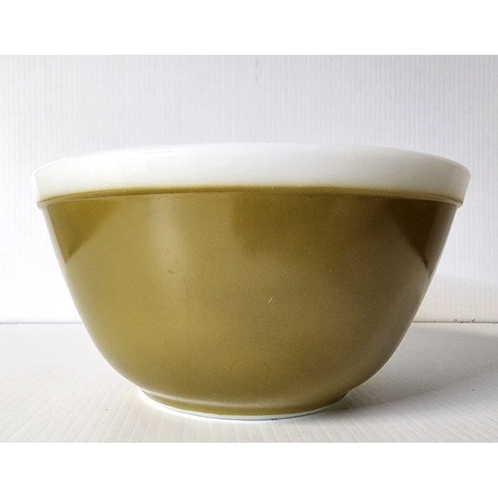 Vintage Pyrex ‎ Avocado Green  Mixing Bowl Ovenware 402 White Rim 7 1/4